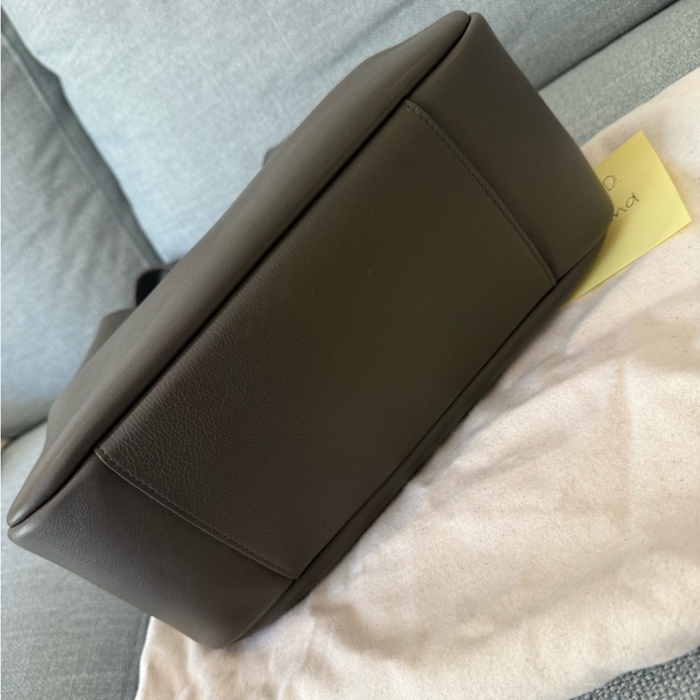 Saint Laurent Taupe Shoulder Bag with Gold Accent - Picture 5 of 11